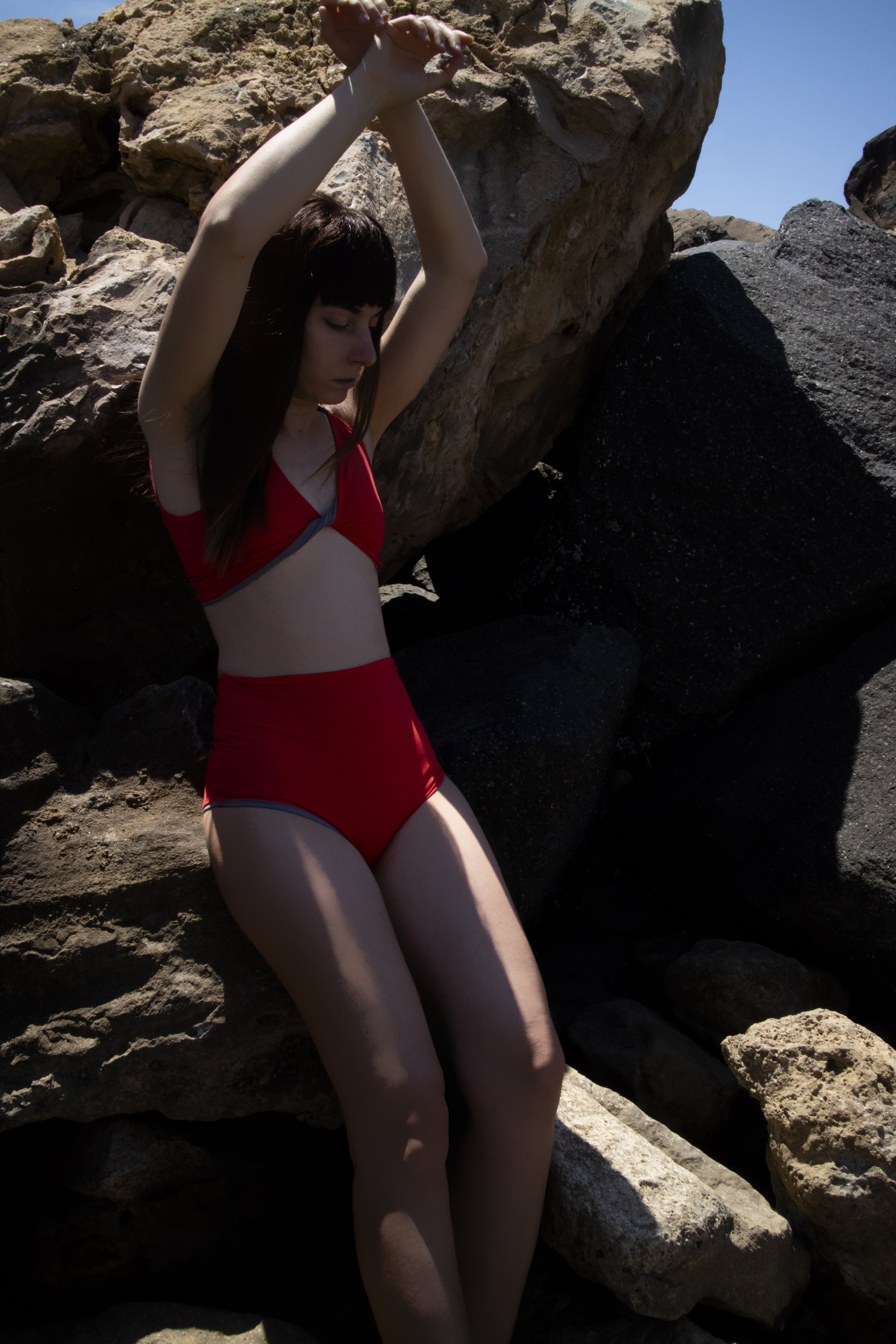 Bikini vita alta double face rosso arancio e fango
