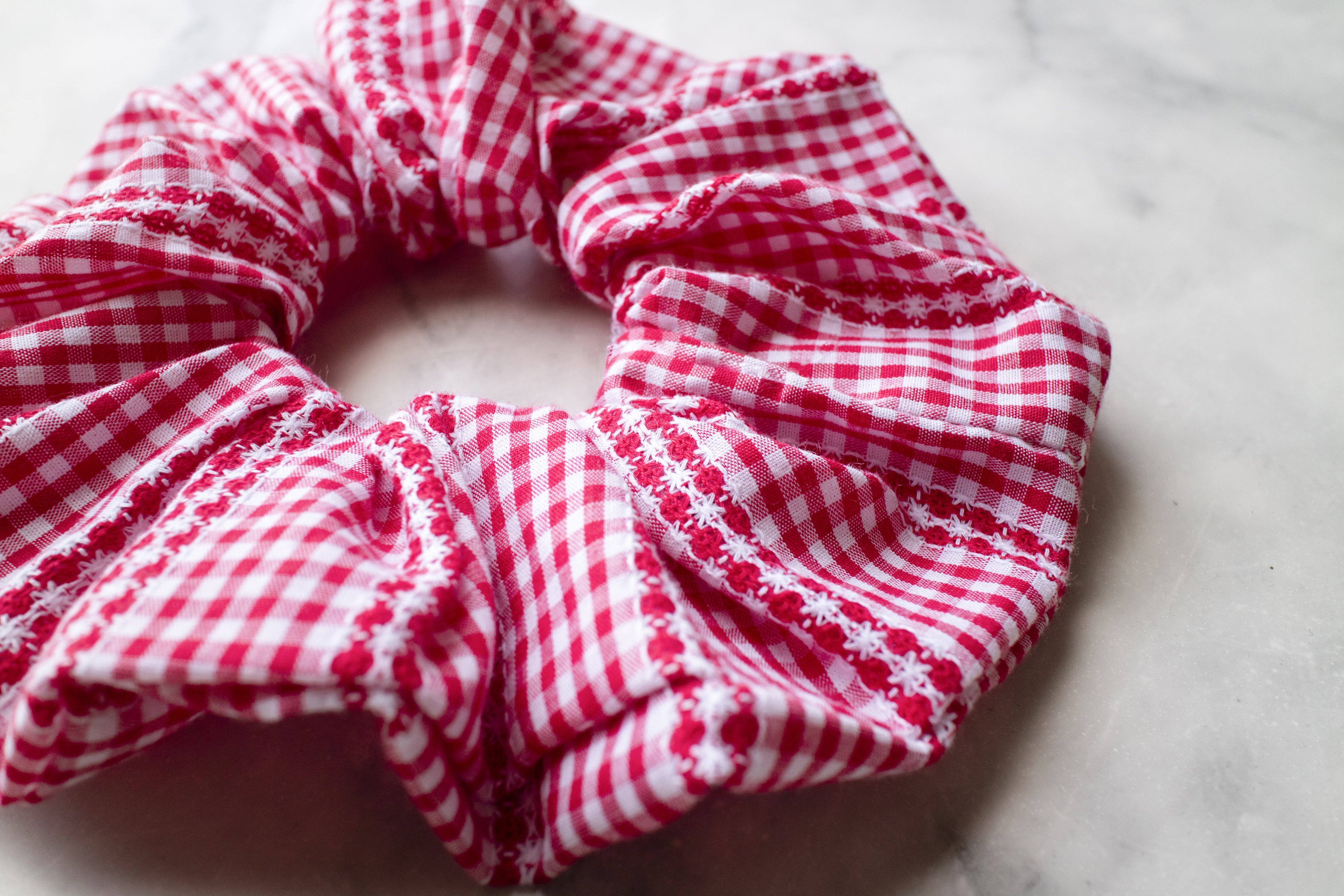 elastico per capelli rosso