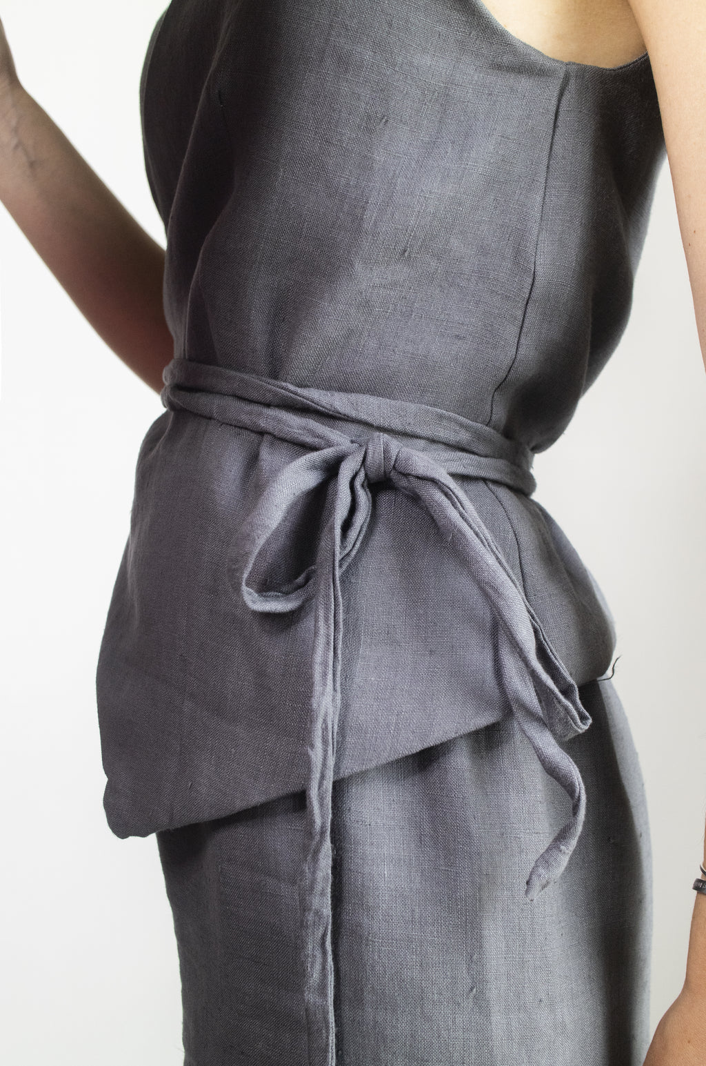 Gilet grigio con laccetto